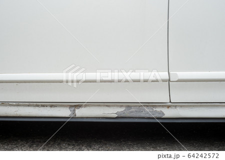 車のサイドの傷 64242572