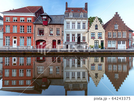 Bruges. Canal Spiegel Rei. 64243375