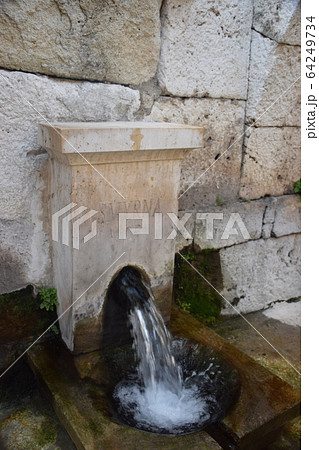 トルコ　イズミル　アゴラ（遺跡）水場 64249734