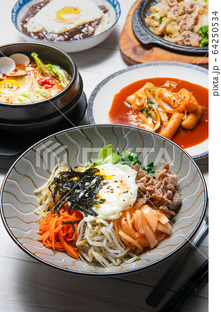 韓国料理、ビビンバ、トッポギ、チャジャンミョン、石焼ビビンバ 韓国料理、ビビンバ、トッポギ、チャジャンミョン、石焼ビビンバ 64250534