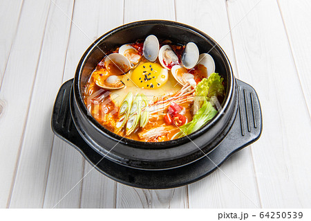 韓国料理、ビビンバ、トッポギ、チャジャンミョン、石焼ビビンバ 64250539