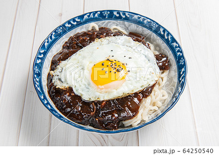 韓国料理、ビビンバ、トッポギ、チャジャンミョン、石焼ビビンバ 64250540