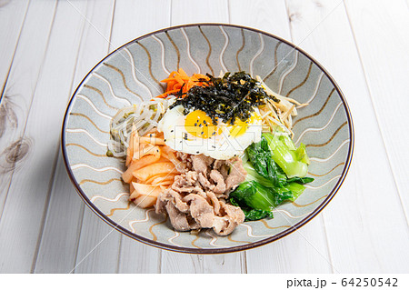 韓国料理、ビビンバ、トッポギ、チャジャンミョン、石焼ビビンバ 韓国料理、ビビンバ、トッポギ、チャジャンミョン、石焼ビビンバ 64250542