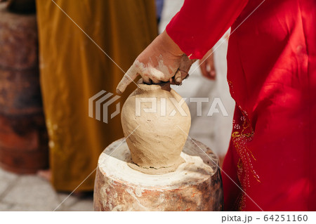 clay pot creation traditional vietnam 64251160