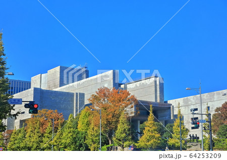 【東京都】晴天下の最高裁判所庁舎 【東京都】晴天下の最高裁判所庁舎 64253209