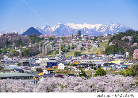 春の河岸段丘の街 春の河岸段丘の街 64253846