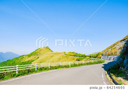 瓶ヶ森林道 64254693