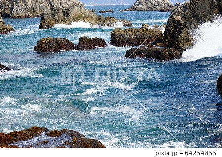 三陸海岸春の沢漁港から見える風景 三陸海岸春の沢漁港から見える風景 64254855