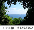 斎場御嶽からの久高島 64258302