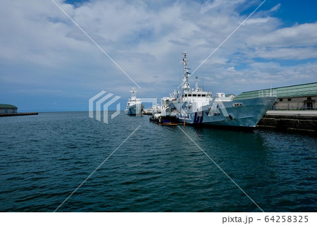 【北海道】小樽港に入港中の船舶 64258325
