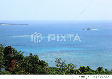 青い空 青い海 癒しの島 沖縄の写真素材