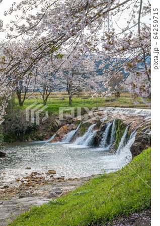 布橋十二ヶ滝（ぬのはしじゅうにがたき）／石川県小松市　西尾地区　 64259715