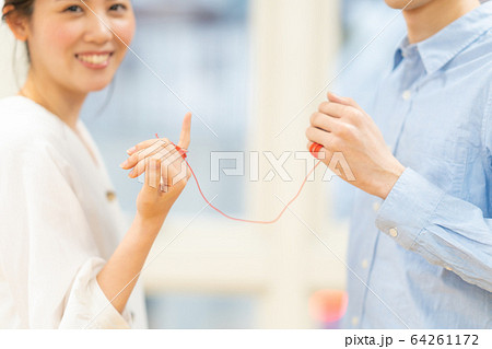 記念日 結婚 プロポーズ 贈り物 プレゼント クリスマス ディナー 食事 男女 ２人 ワイン 64261172