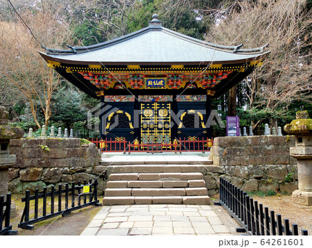 感仙殿・瑞鳳殿と同じ造りの橋廊下の奥にある感仙殿（１） 64261601