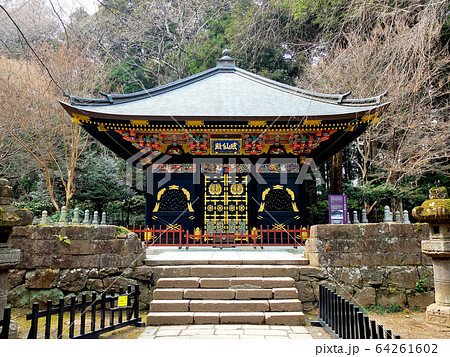 感仙殿・瑞鳳殿と同じ造りの橋廊下の奥にある感仙殿（２） 64261602