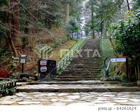 瑞鳳殿・静かな時が流れる参道、石段と木々の眺め・東北・仙台（７） 64261624