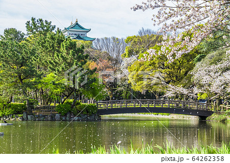 名城公園から見た名古屋城 名城公園からの名古屋城 写真素材 [200085] 無料 - フォトライブラリー