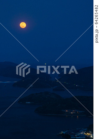 満月(スーパームーン) 瀬戸内海の夜景 満月(スーパームーン) 瀬戸内海の夜景 64265482