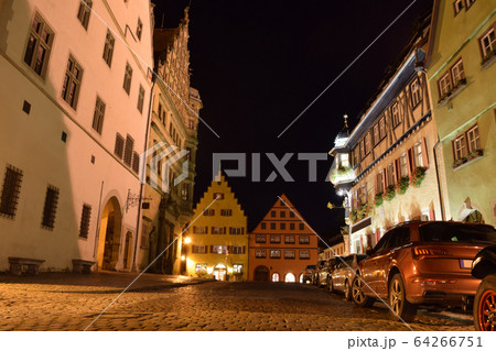 ドイツ 夜のローテンブルクの街並みの写真素材
