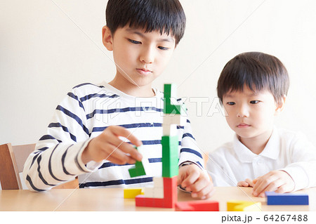 男の子　ライフスタイル 64267488