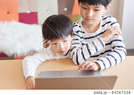 男の子　ライフスタイル 64267538