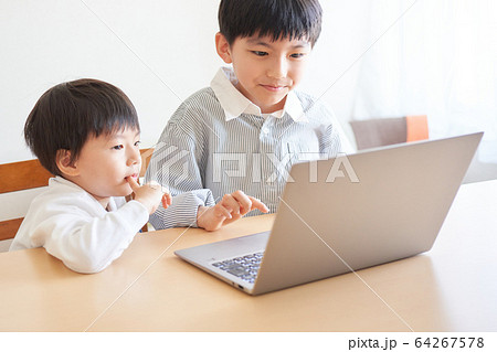 男の子　ライフスタイル 64267578
