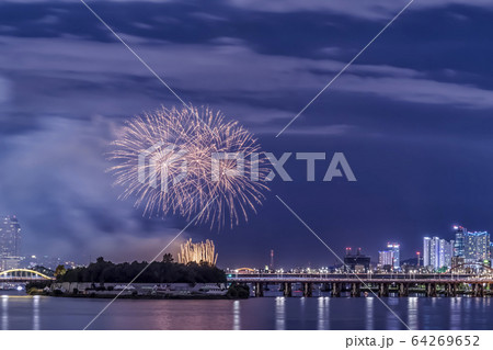 川 河 花火 64269652