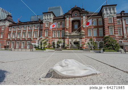 捨てられたマスク 64271985