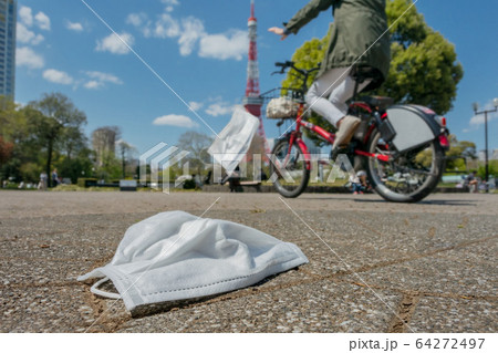 捨てられたマスク 捨てられたマスク 64272497