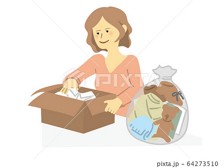 ものを仕分けする女性 64273510