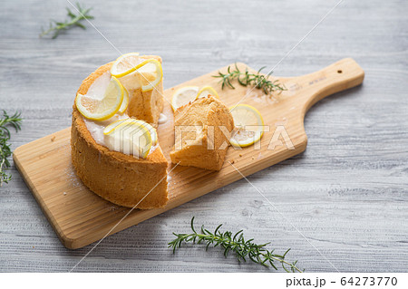 レモンシフォンケーキ 64273770