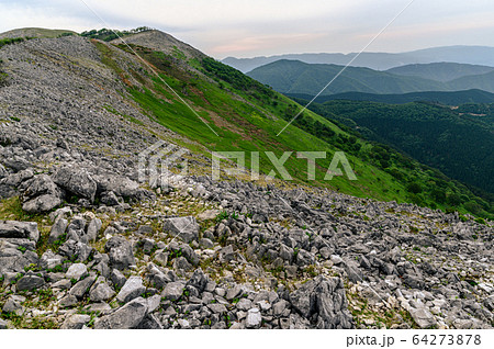 鈴鹿山脈　霊仙山の風景 64273878