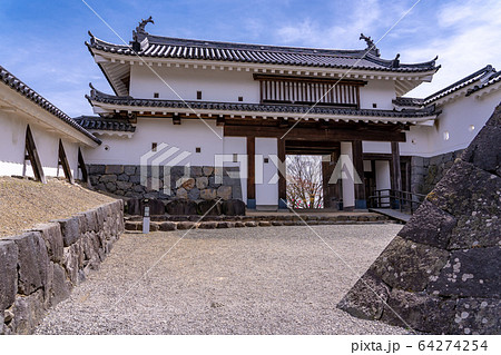 宮城県 春の白石城 復元された天守閣 大手二ノ門 宮城県 春の白石城 復元された天守閣 大手二ノ門 64274254