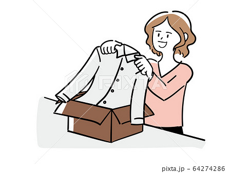 段ボールからシャツを取り出す女性 段ボールからシャツを取り出す女性 64274286