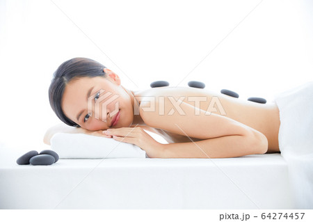 ิ美人　女性　マッサージ　スパ　エスティ　リラックス　人物　素材 64274457