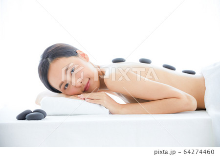 ิ美人　女性　マッサージ　スパ　エスティ　リラックス　人物　素材 64274460