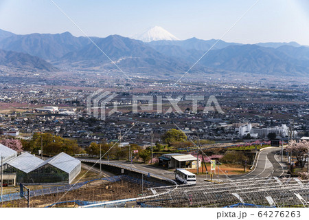 山梨県笛吹川フルーツ公園付近から見た風景 山梨県笛吹川フルーツ公園付近から見た風景 64276263