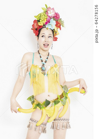 踊るバーレスクダンサー 64278156