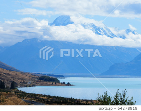 ニュージーランド-プカキ湖・マウントクックの風景 64278919