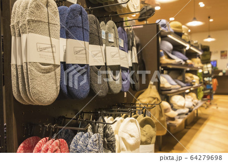 雑貨店 靴下の陳列 雑貨店 靴下の陳列 64279698