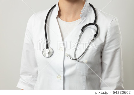 Cropped photo of female pediatrician standing near wall 64280602