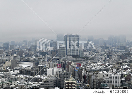 日本の東京都市景観　新型肺炎　凍てつく都心（渋谷や六本木）＝29日（感染爆発、…32年ぶりの積雪） 64280892