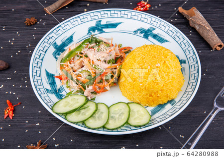 Boiled rice, served with fresh vegetables, fresh cucumbers and sesame grains 64280988