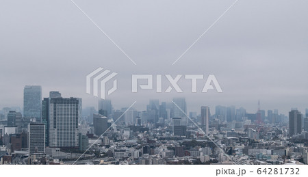 日本の東京都市景観　新型肺炎　凍てつく都心（渋谷や六本木）＝29日（感染爆発、…32年ぶりの積雪） 64281732
