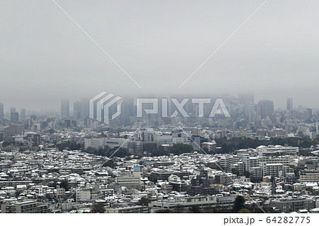 日本の東京都市景観 新型肺炎 凍てつく都心(新宿副都心)=29日(感染爆発、…32年ぶりの積雪) 日本の東京都市景観 新型肺炎 凍てつく都心(新宿副都心)=29日(感染爆発、…32年ぶりの積雪) 64282775
