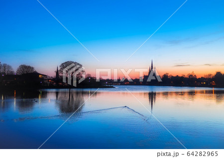 夕暮れのイギリス 64282965