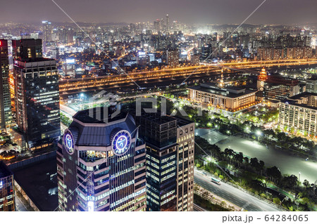 夜景 道路 都市 64284065