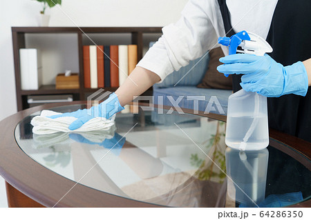 掃除をする女性 パーツ 掃除をする女性 パーツ 64286350