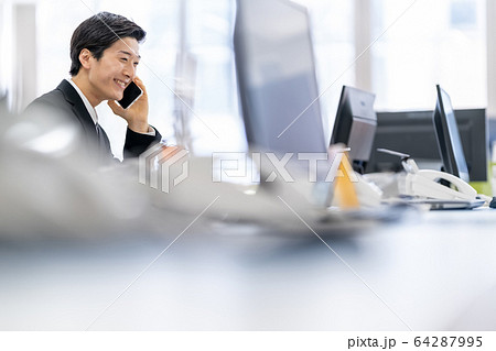 ビジネス オフィス スマートフォン 通話 ビジネス オフィス スマートフォン 通話 64287995
