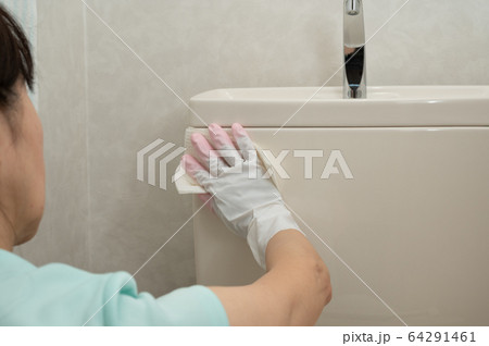 トイレ掃除 トイレ掃除 64291461